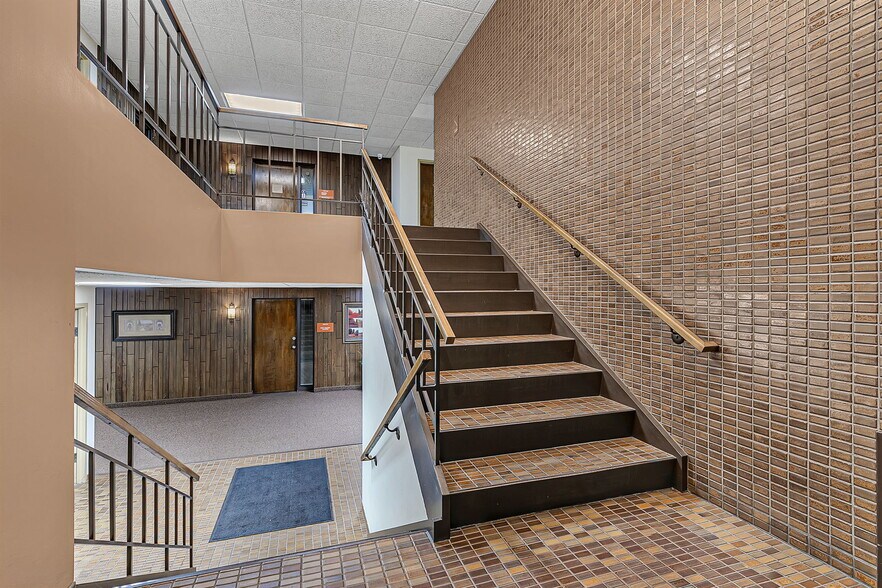 More Photos Of 1011 2nd St N, Saint Cloud Office For Sale