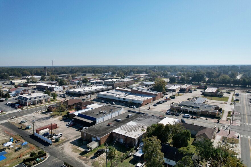 More Photos Of 180 S Macon St, Jesup Storefront Retail Office For Sale