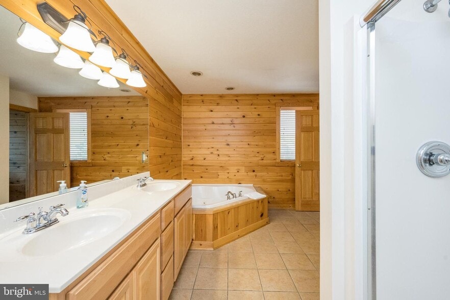 More Photos Of 25 Cedar Shores dr, Mchenry Marina For Sale