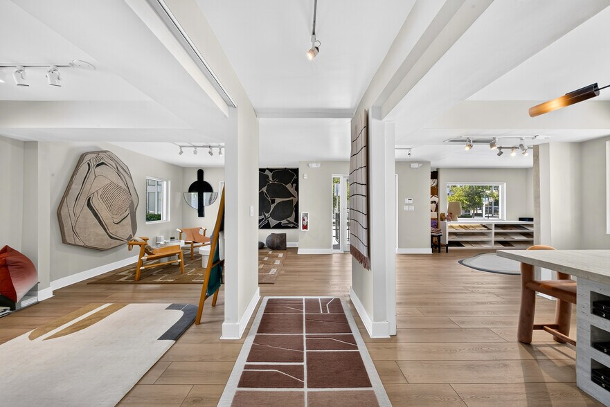 More Photos Of 286 NE 39th St, Miami General Retail For Lease