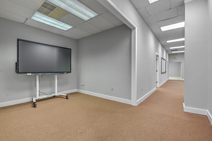 More Photos Of 10376 Wallace Alley St, Kingsport Office For Lease