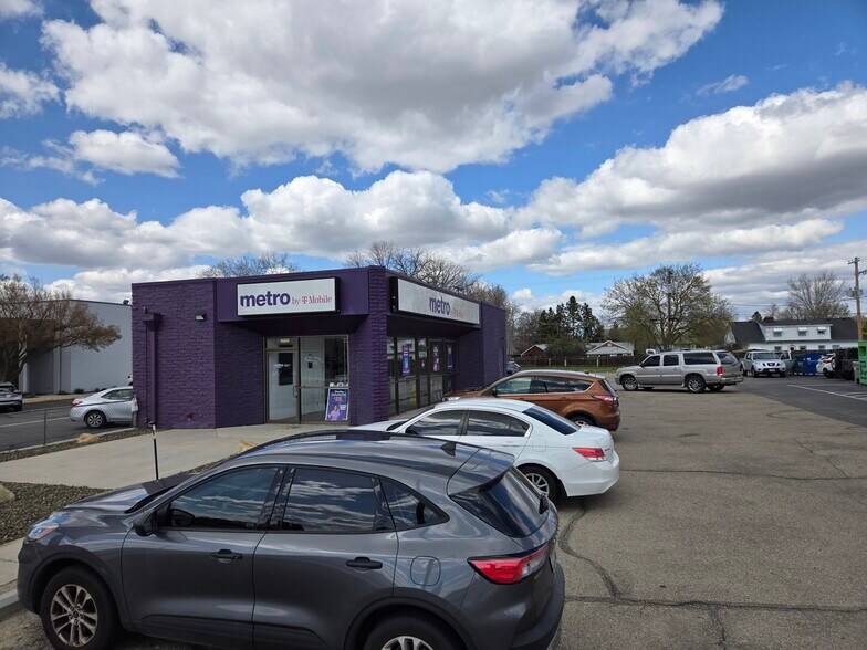 Primary Photo Of 7180 W Fairview Ave, Boise Fast Food For Sale