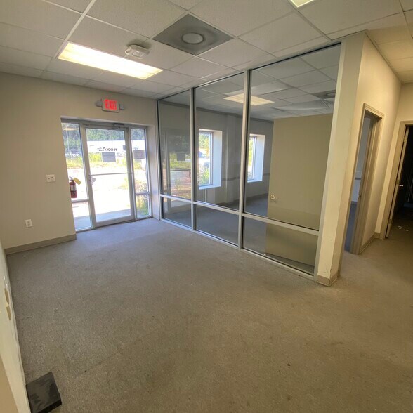 More Photos Of 100 Commerce Ct, Rincon Industrial For Lease