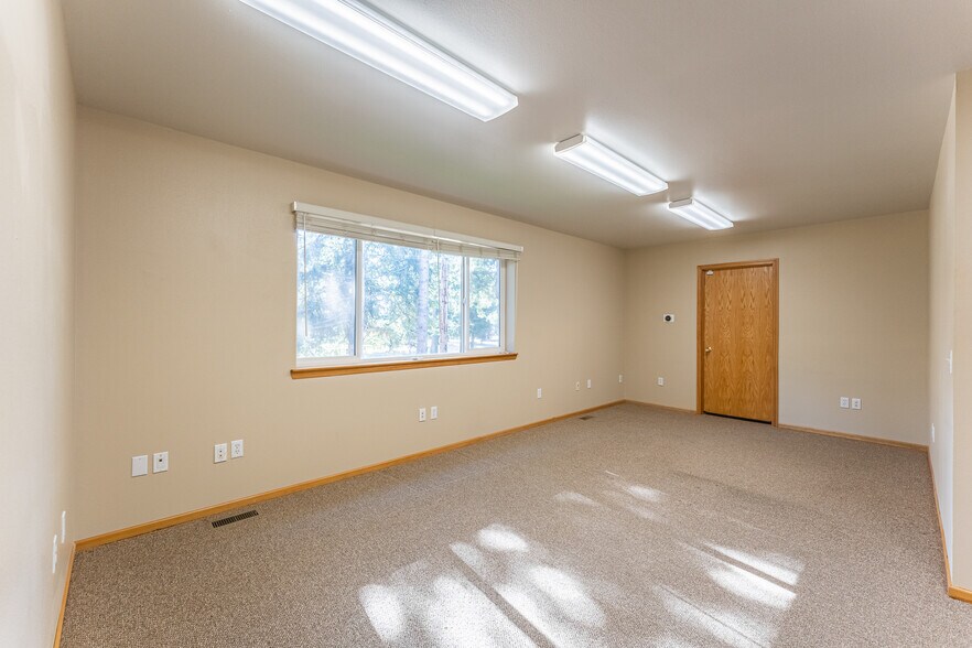 More Photos Of 914 Citadel Dr, Everson Office Residential For Lease