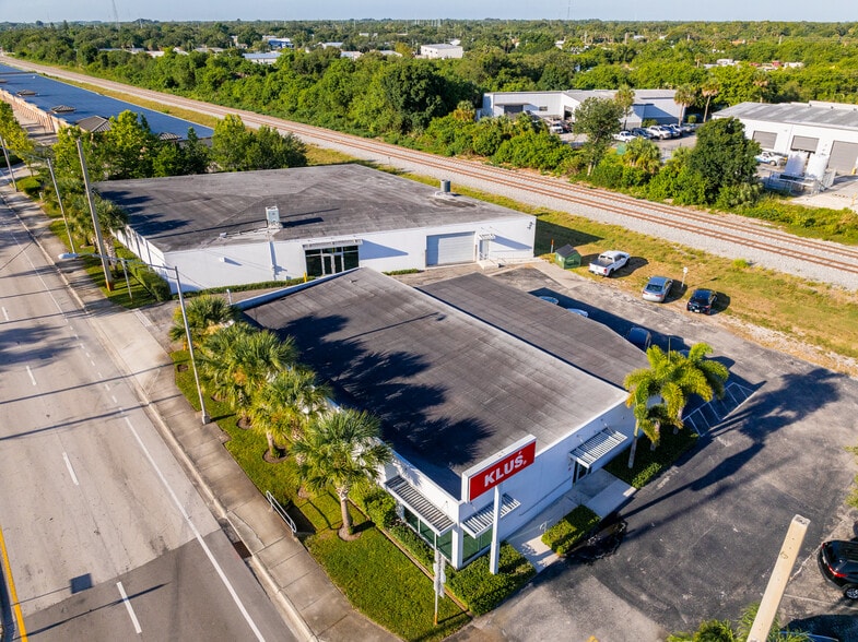 Primary Photo Of 673 US Highway 1, Vero Beach Showroom For Lease
