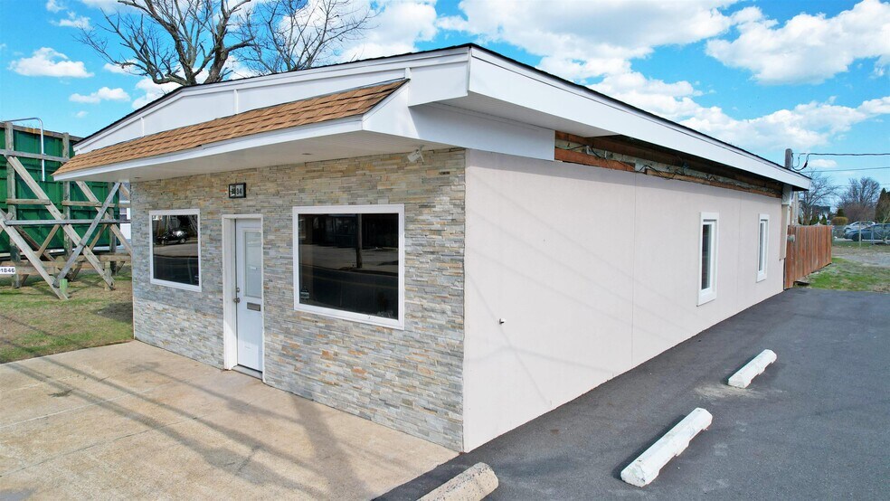 More Photos Of 1034 N Main St, Pleasantville Flex For Sale