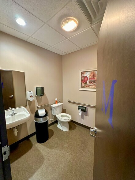 More Photos Of 142 Hampton Ct, Commerce Rehabilitation Center For Sale