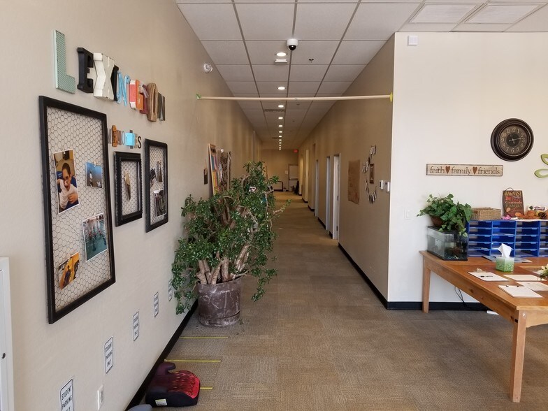 More Photos Of 4411-4481 S White Mountain Rd, Show Low Unknown For Lease