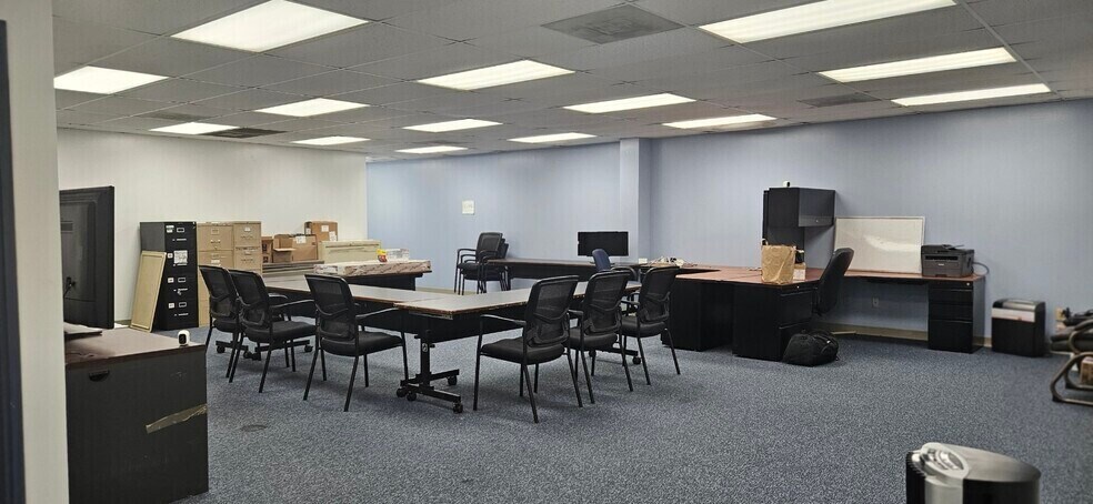 More Photos Of 94-479 Ukee St, Waipahu Flex For Lease