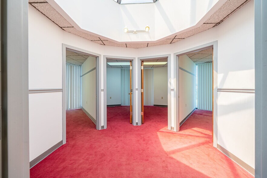 More Photos Of 1080 Caroline Dr, Washington Office For Sale