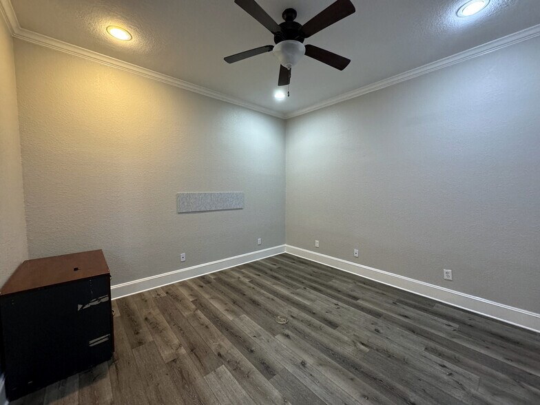 More Photos Of 11601 Spring Cypress Rd, Tomball Medical For Sale