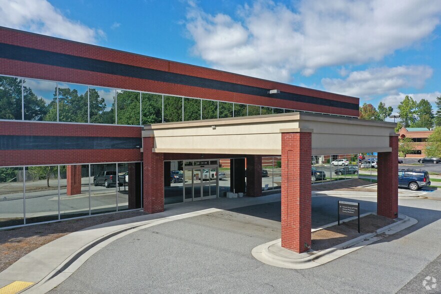 More Photos Of 1208 Eastchester Dr, High Point Office For Sale