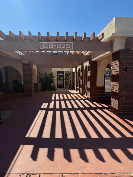 More Photos Of 68625 Perez Rd, Cathedral City Showroom For Lease
