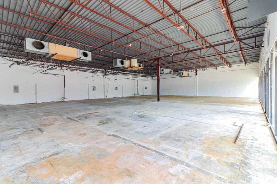 More Photos Of 2301 Central Dr, Bedford Unknown For Lease