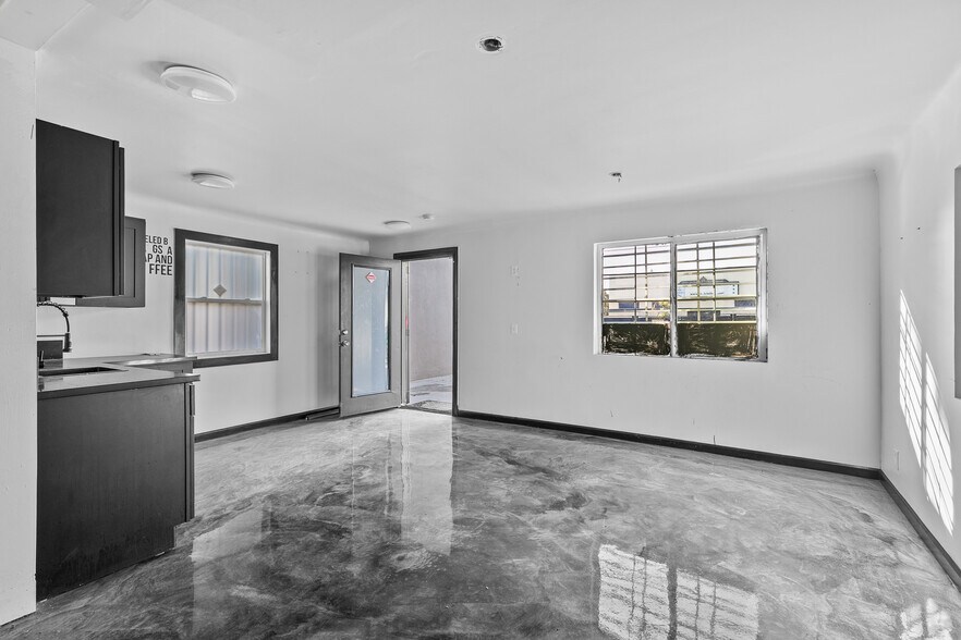 More Photos Of 5520-5522 Cahuenga Blvd, North Hollywood Freestanding For Sale