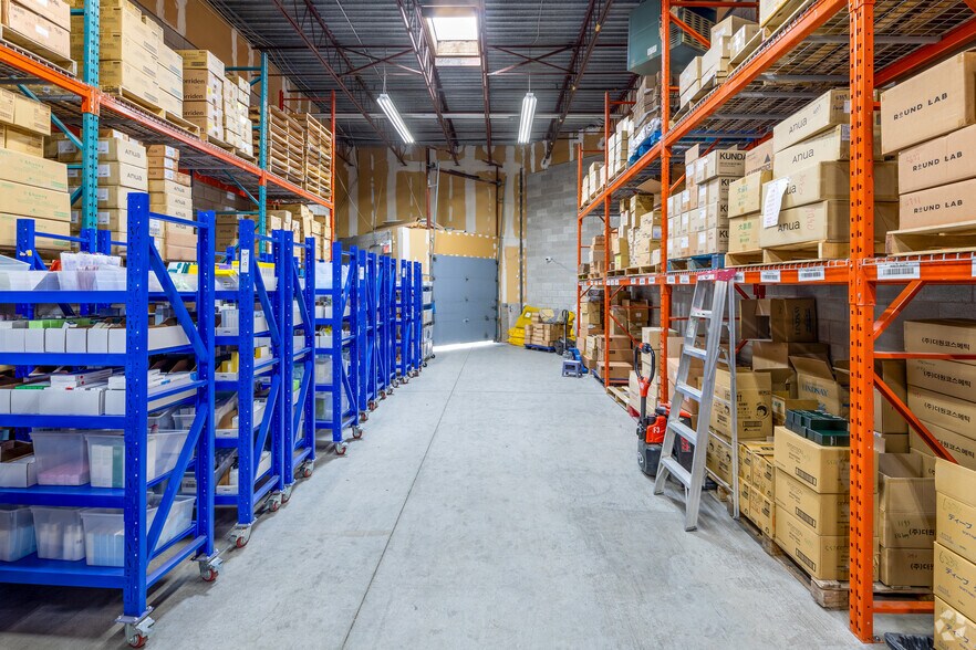 More Photos Of 50 W Wilmot St, Richmond Hill Manufacturing For Lease