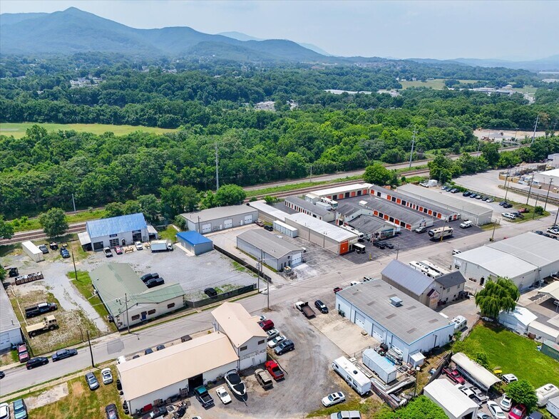 More Photos Of 722-726 Roanoke St, Salem Research And Development For Sale