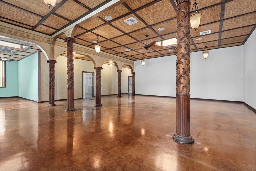 More Photos Of 1941 Spring Cypress Rd, Spring Warehouse For Sale