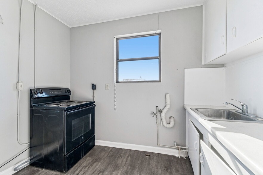 More Photos Of 715 McDuff Ave N, Jacksonville Storefront Retail Residential For Sale