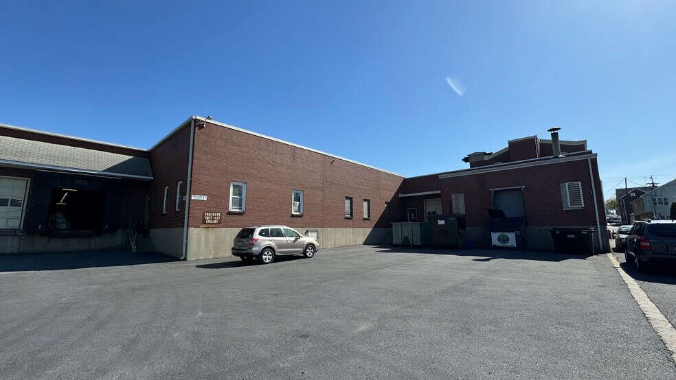 More Photos Of 240 S Main St, Nazareth Flex For Lease