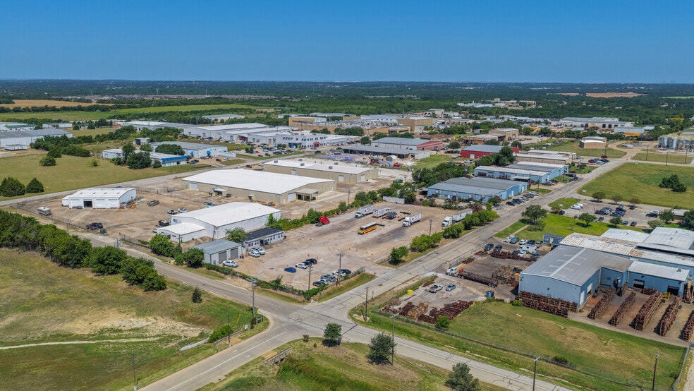More Photos Of 950 Trinity Dr, Mansfield Flex For Lease