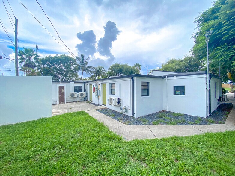 More Photos Of 5901 Broadway, West Palm Beach Apartments For Sale