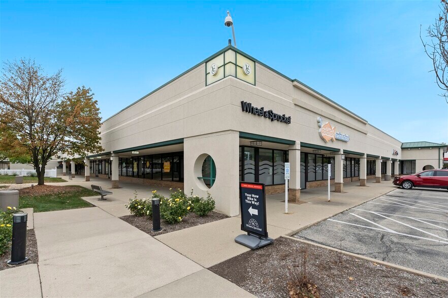 Primary Photo Of 648-678 N Northwest Hwy, Park Ridge Storefront For Sale