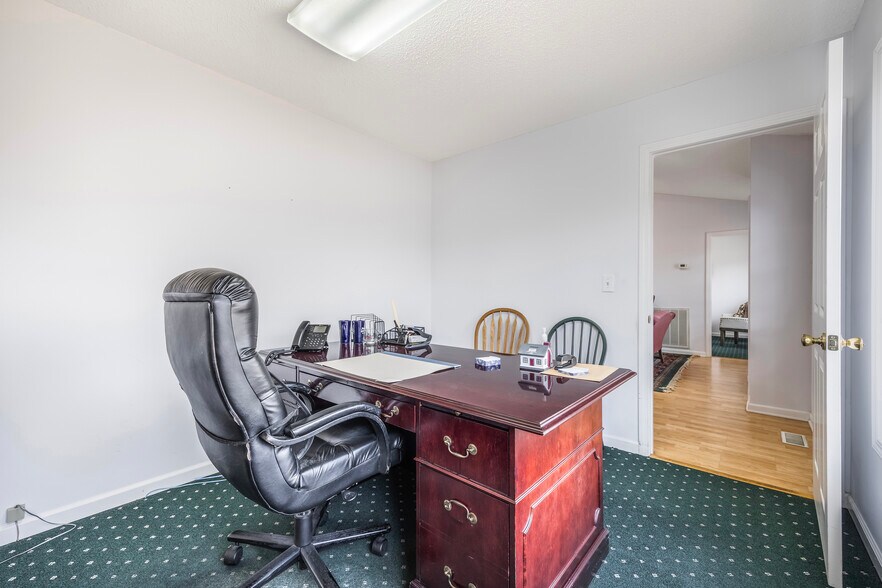 More Photos Of 13325 Jones St, Lavonia Office For Sale