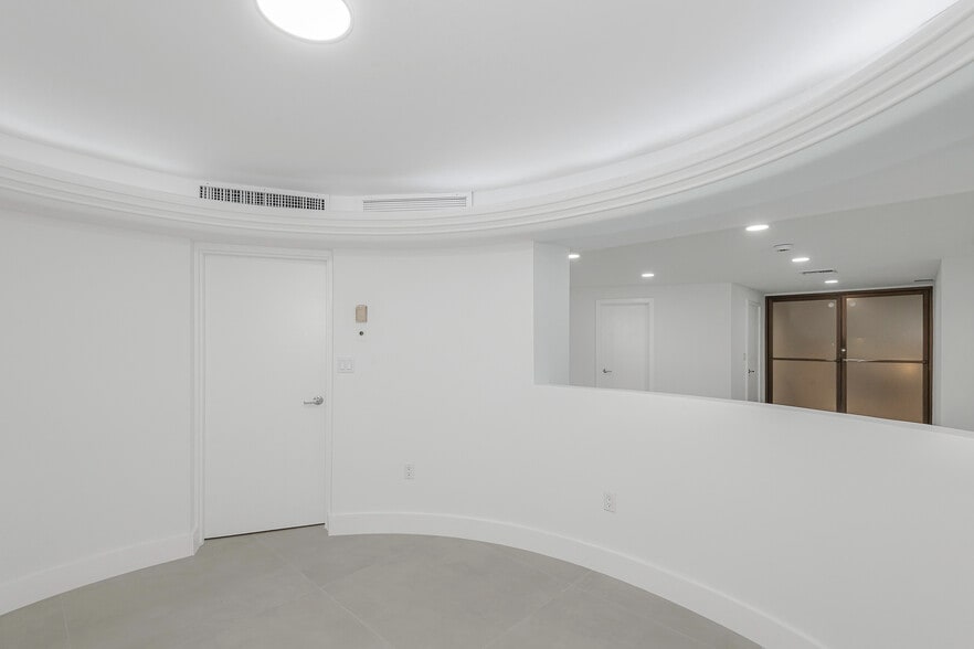 More Photos Of 5401 Collins Ave, Miami Beach Apartments For Sale