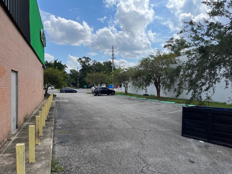 More Photos Of 5243 Normandy Blvd, Jacksonville Storefront For Sale
