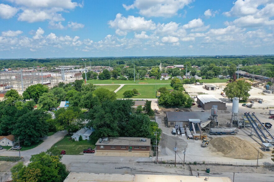 More Photos Of 2602 N Morgan St, Decatur Office For Sale