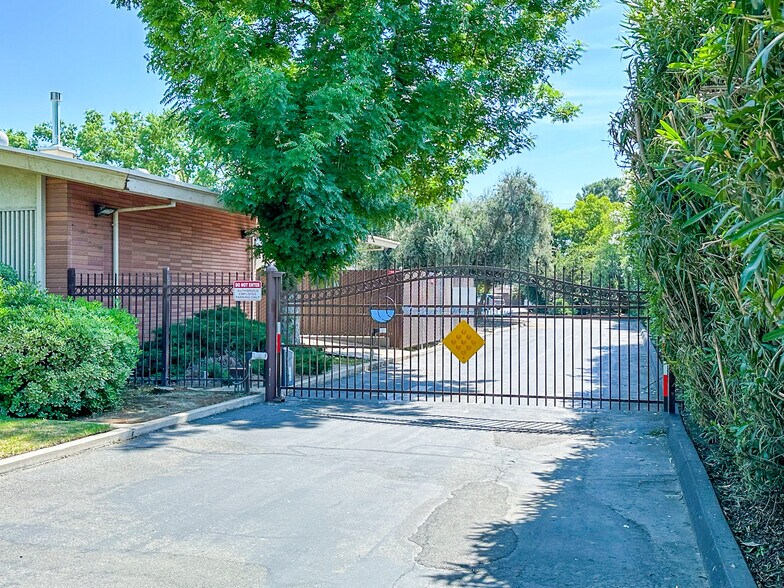More Photos Of 3130 N Fresno St, Fresno Office For Sale