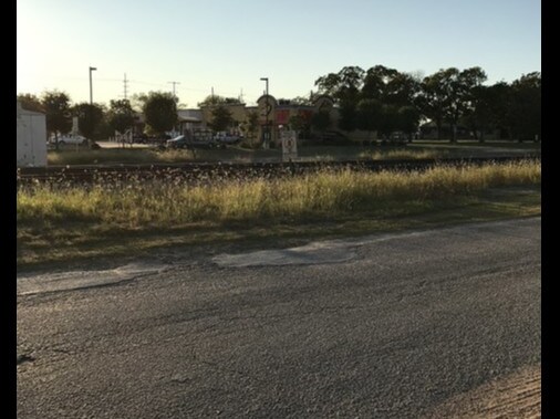 More Photos Of 201 E Powell St, Willis Land For Sale