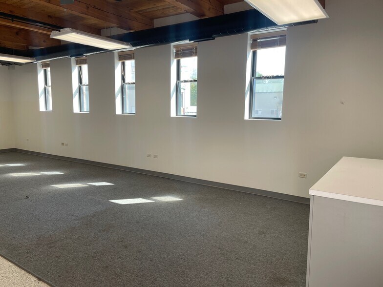 More Photos Of 268 Mill Ave, Hampshire Flex For Lease