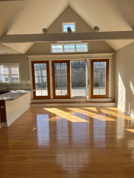 More Photos Of 40 Osborne Ave, Norwalk Mixed Retail For Sale