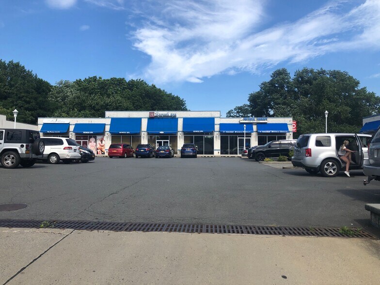 More Photos Of 4916 Arthur Kill Rd, Staten Island Storefront Retail Office For Lease