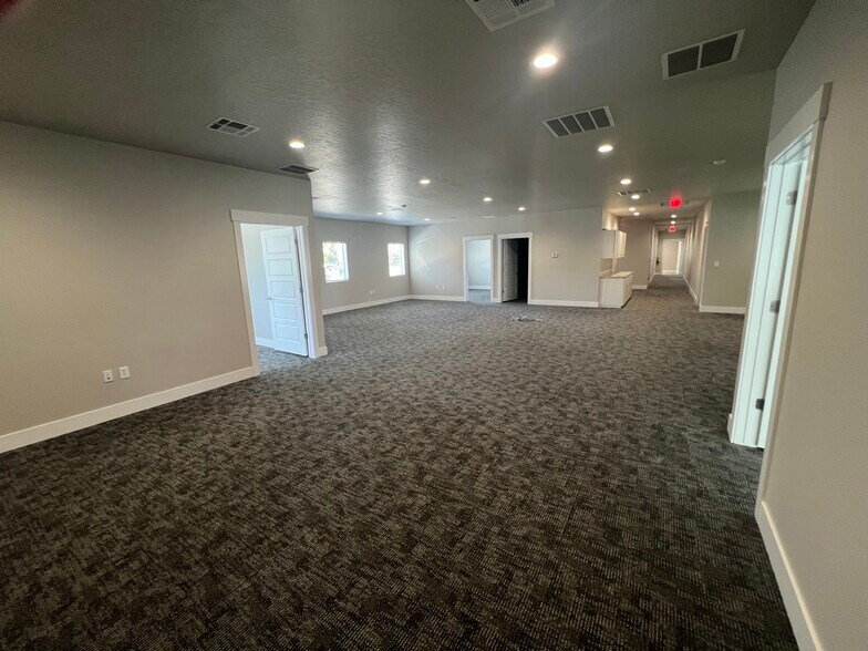 More Photos Of 1921 E Overland Rd, Meridian Office For Lease