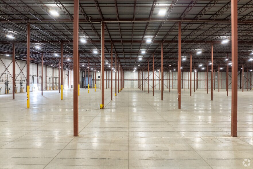 More Photos Of 88 Foster Cres, Mississauga Distribution For Lease