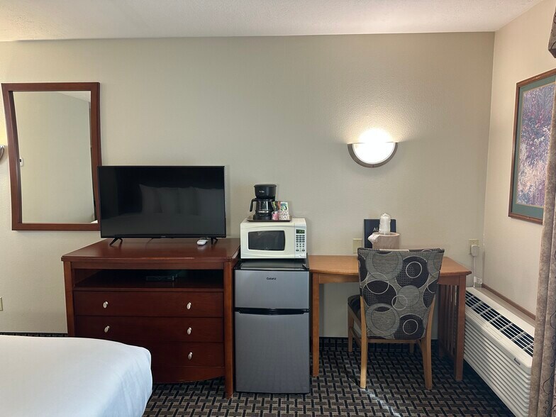 More Photos Of 1011 Rio Grande Ave, Gunnison Hotel For Sale
