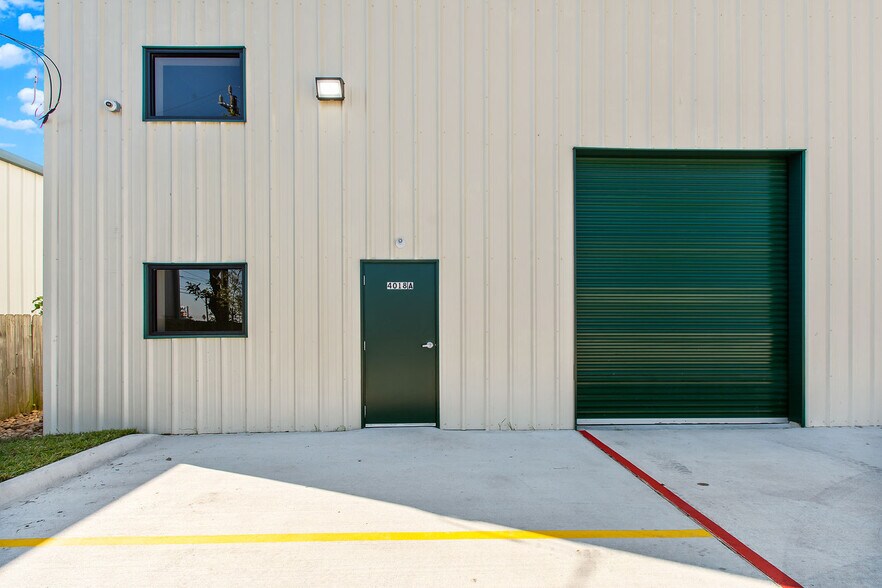 More Photos Of 4018 Ocee St, Houston Manufacturing For Lease