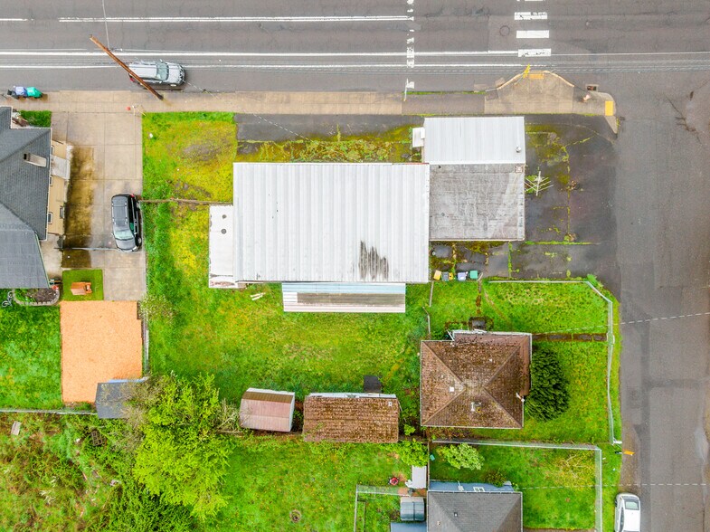 More Photos Of 5002 SE 122nd Ave, Portland Flex For Sale