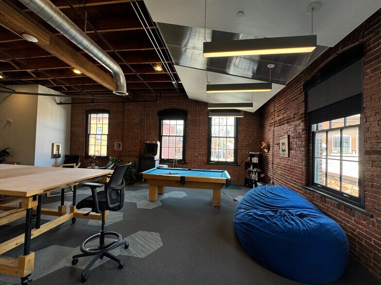 More Photos Of 210 W 19th Ter, Kansas City Office For Lease