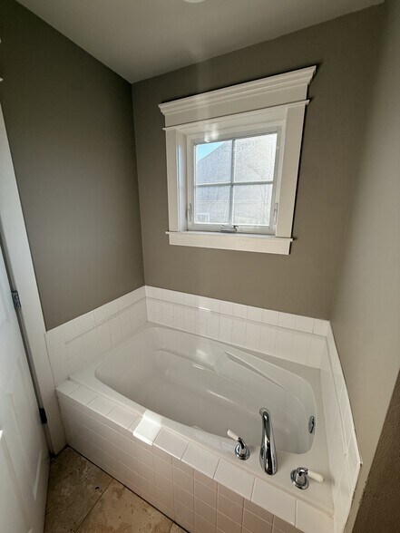 More Photos Of 1510 NE Fairview Village St, Fairview Office Residential For Lease