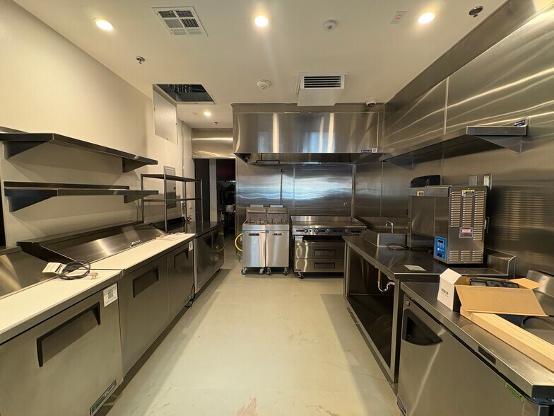 More Photos Of 11016-11020 Magnolia Blvd, North Hollywood General Retail For Lease
