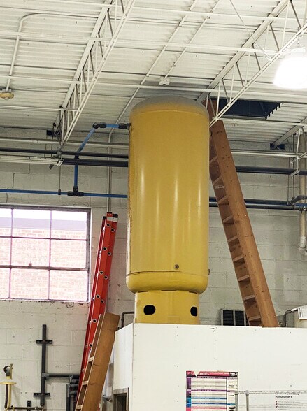 More Photos Of 3212 S Nordic Rd, Mount Prospect Manufacturing For Sale