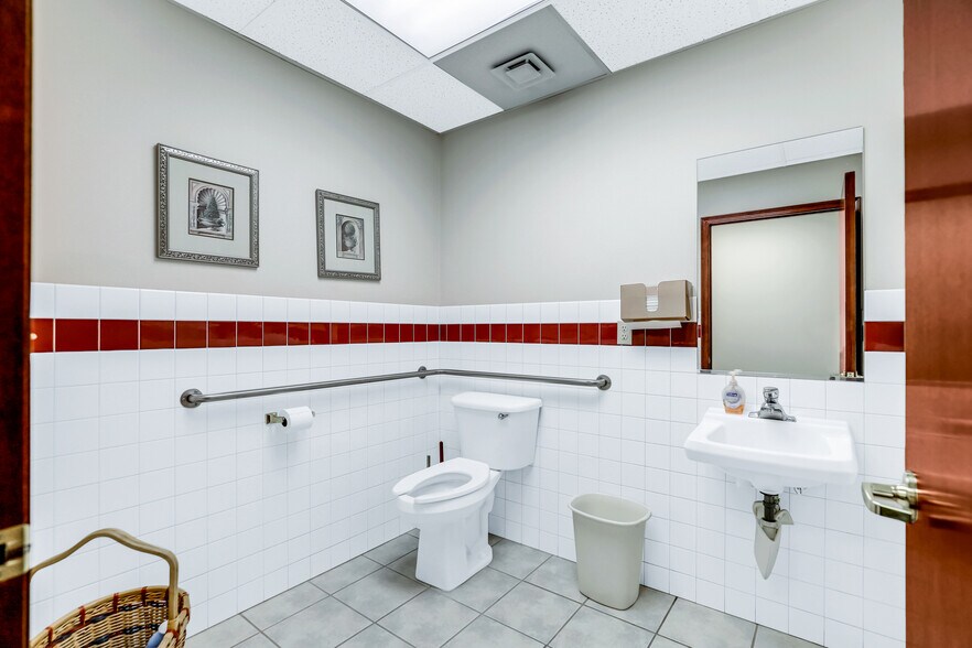 More Photos Of 9629 N Colfax Rd, Spokane Office For Sale
