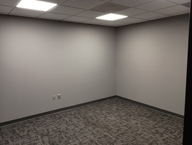 More Photos Of 2330 NE Independence Ave, Lee's Summit Warehouse For Sale