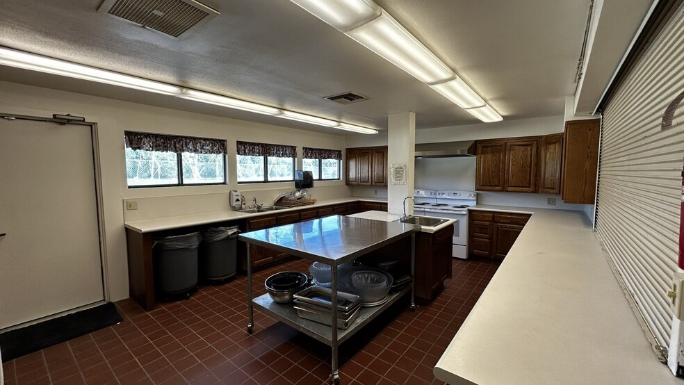 More Photos Of 11315 White Oak Ave, Granada Hills Specialty For Sale