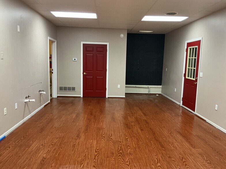 More Photos Of 399 Old Germantown Rd, Germantown Hills Self Storage For Lease