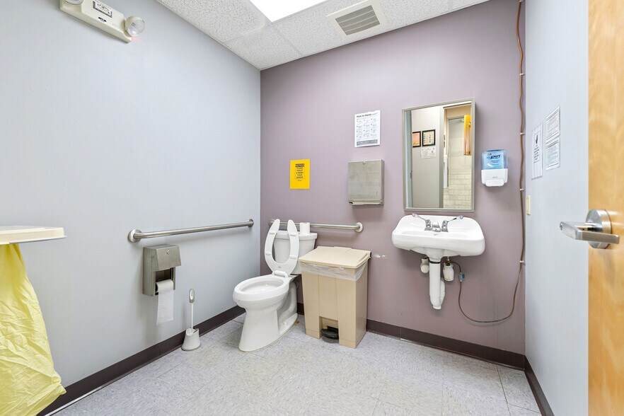 More Photos Of 11 Kimball Dr, Hooksett Storefront Retail Office For Lease